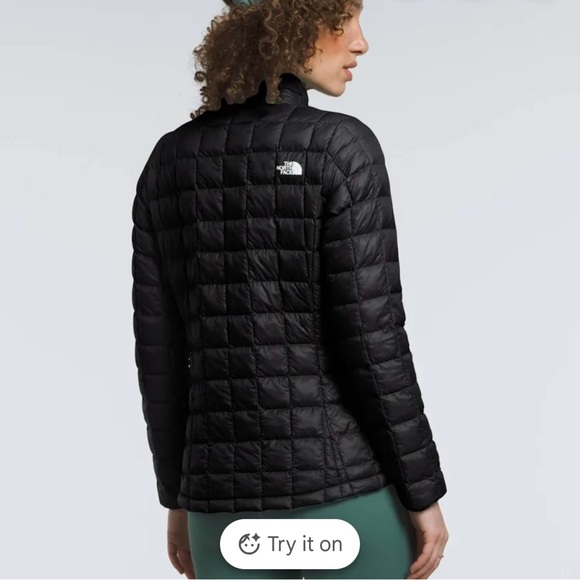 The North Face Women's Black Puffer Jacket - Picture 2 of 8